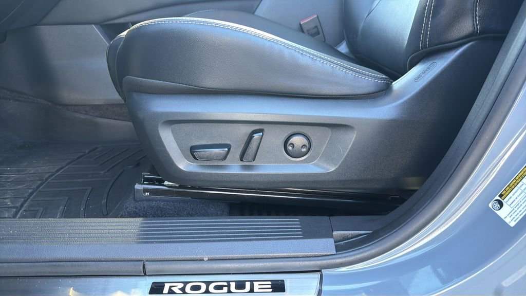 Used 2023 Nissan Rogue SL w/ SL Premium Package image 13