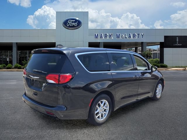 Used 2022 Chrysler Voyager LX FWD image 5