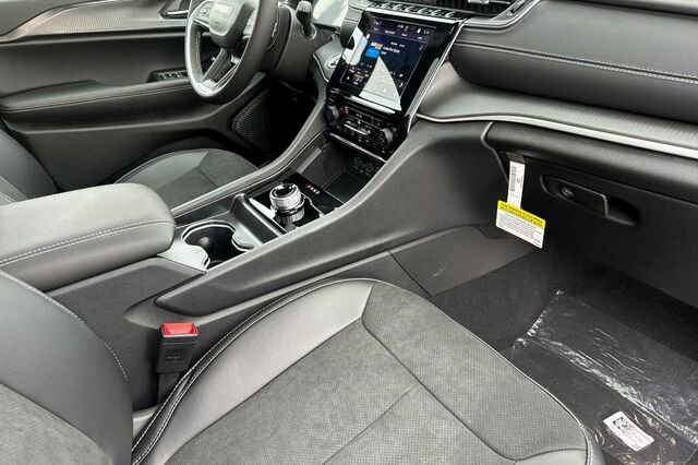 New 2025 Jeep Grand Cherokee Altitude AWD/4WD image 13