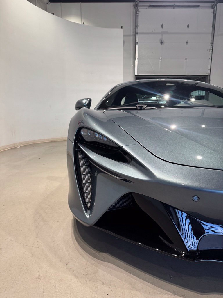 Used 2023 McLaren Artura RWD image 30