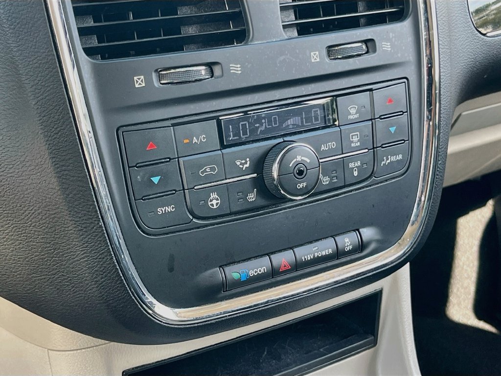 Used 2014 Chrysler Town & Country Touring-L FWD image 14