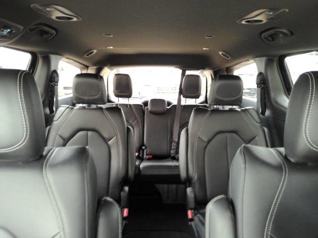 Used 2026 Chrysler Pacifica Select FWD image 38
