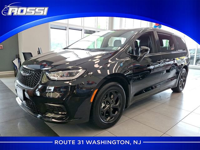 Certified 2023 Chrysler Pacifica Touring-L w/ S Appearance Package