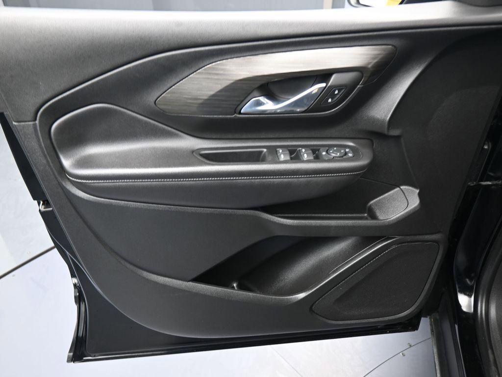 Used 2023 GMC Terrain SLE image 12