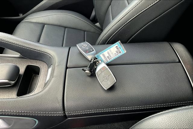 Used 2022 Mercedes-Benz GLE 350 4MATIC w/ Premium Package image 11