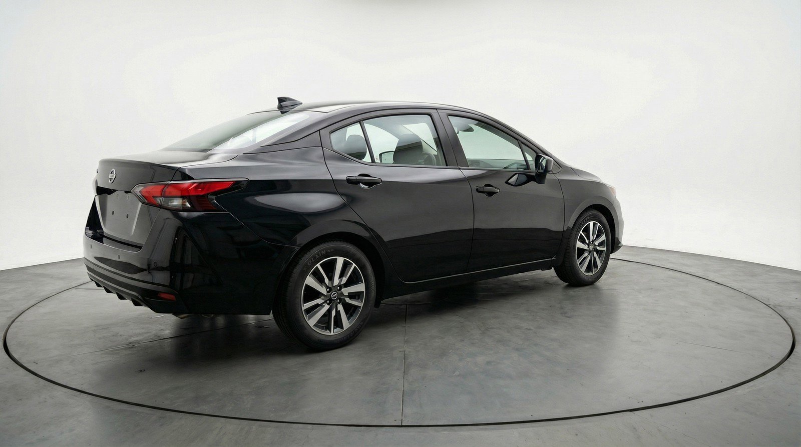 Used 2025 Nissan Versa SV image 9