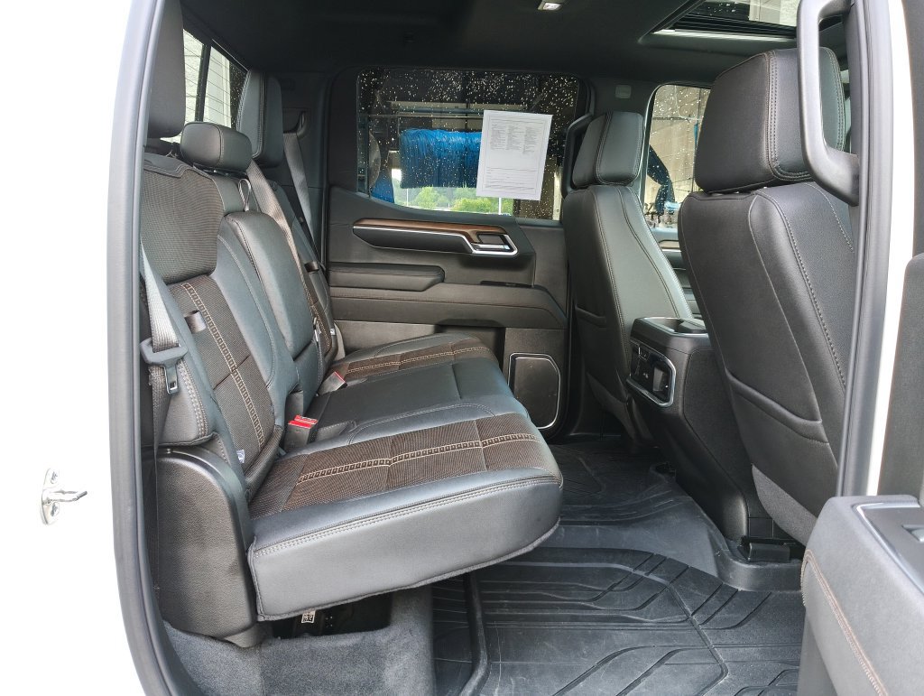 Used 2025 Chevrolet Silverado 1500 High Country AWD/4WD image 10