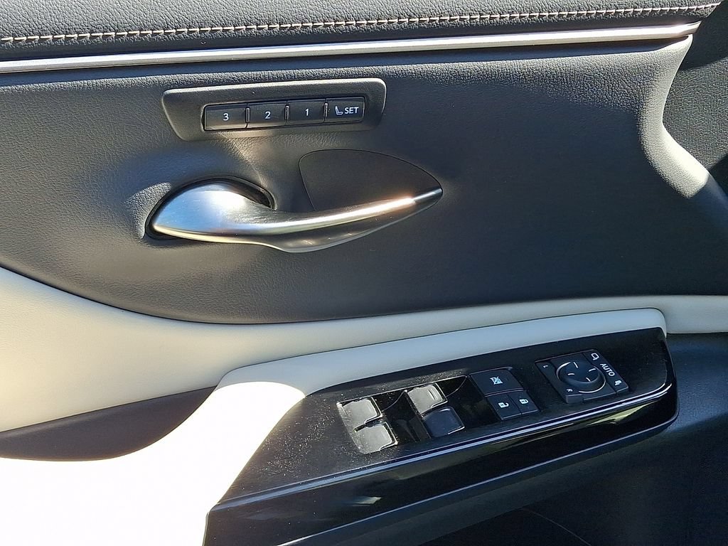 Certified 2025 Lexus ES 300h w/ Premium Package FWD image 14