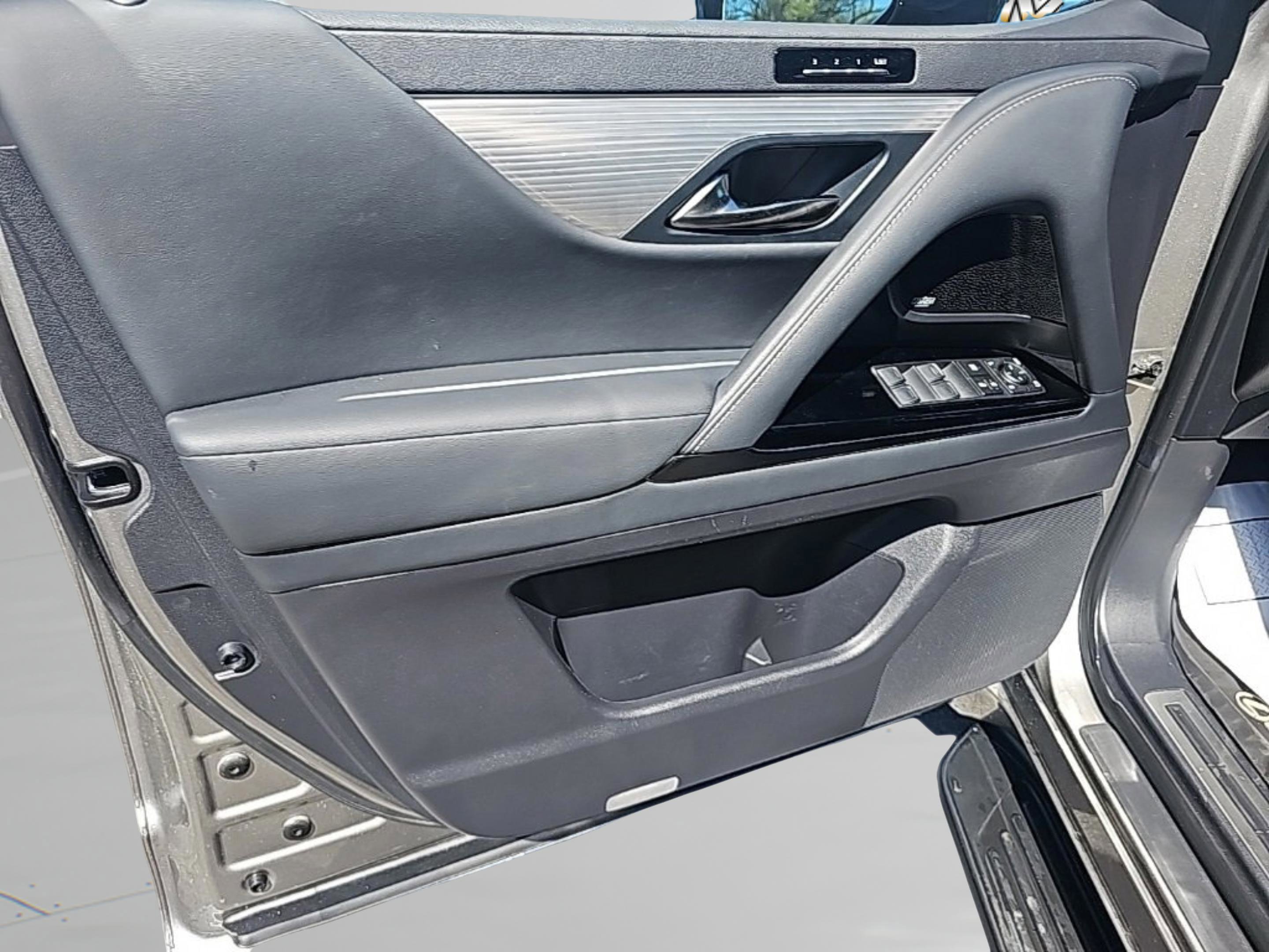 Used 2023 Lexus LX 600 F Sport image 18