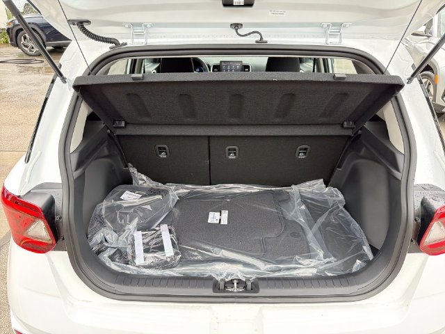 New 2026 Hyundai Venue SEL FWD image 29