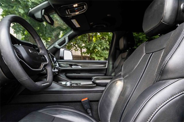 Used 2022 Jeep Wagoneer Series III w/ Flexible Seating Group image 9