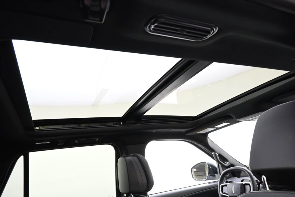 New 2026 Lincoln Navigator L Reserve w/ Jet Appearance Package image 17