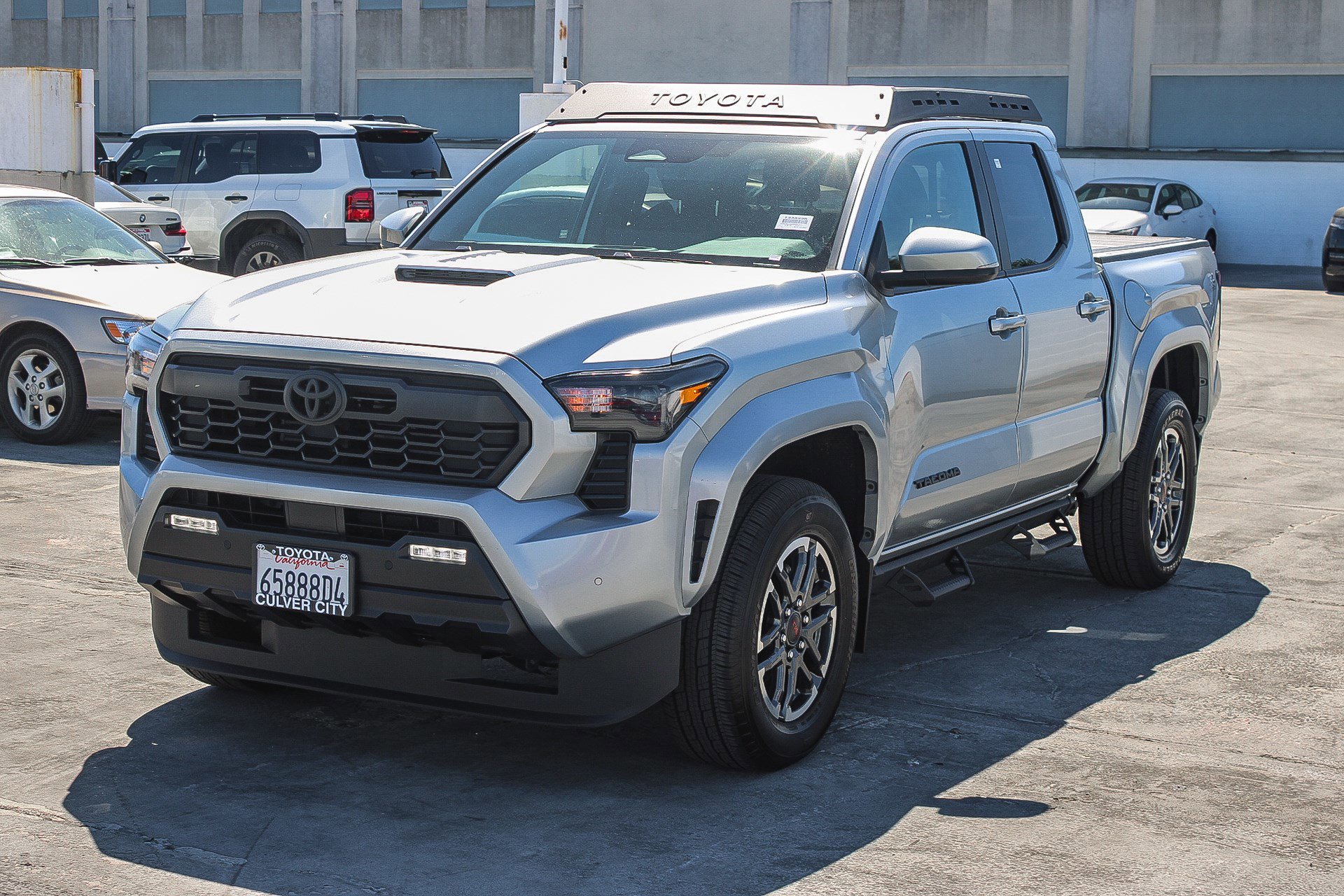 Used 2024 Toyota Tacoma TRD Sport w/ TRD Sport Upgrade Package image 3