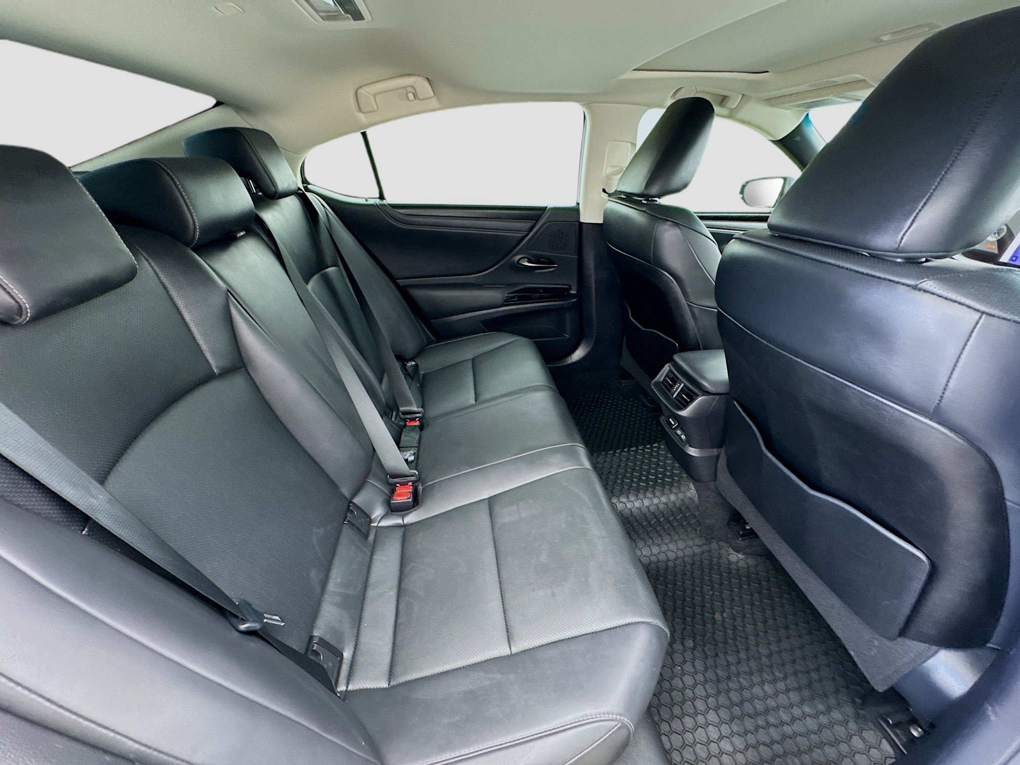 Used 2023 Lexus ES 300h w/ Premium Package FWD image 18