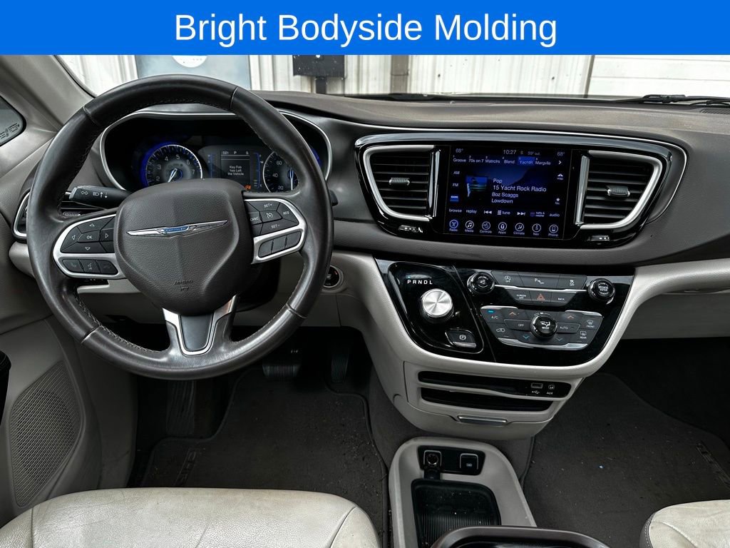 Used 2017 Chrysler Pacifica Touring-L w/ Tire & Wheel Group FWD image 11