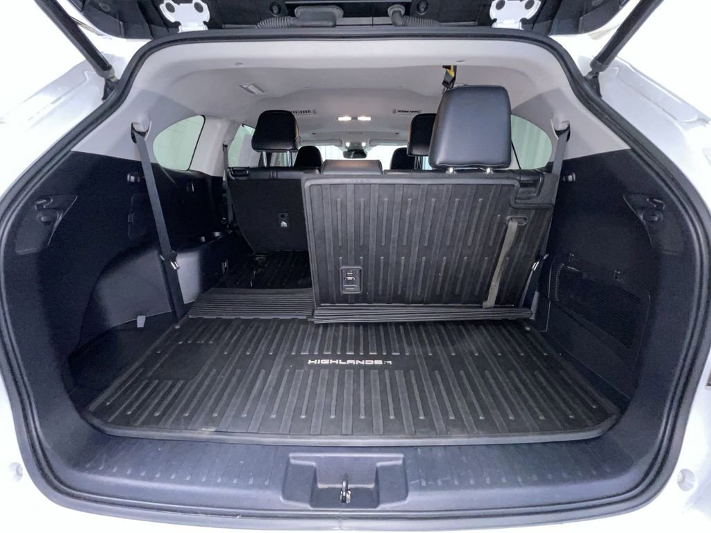 Used 2022 Toyota Highlander XLE image 14