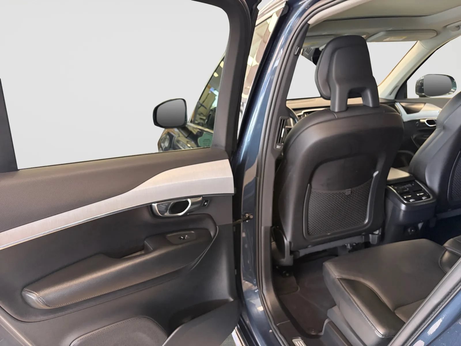 Used 2022 Volvo XC90 T5 Momentum w/ Climate Package AWD/4WD image 14