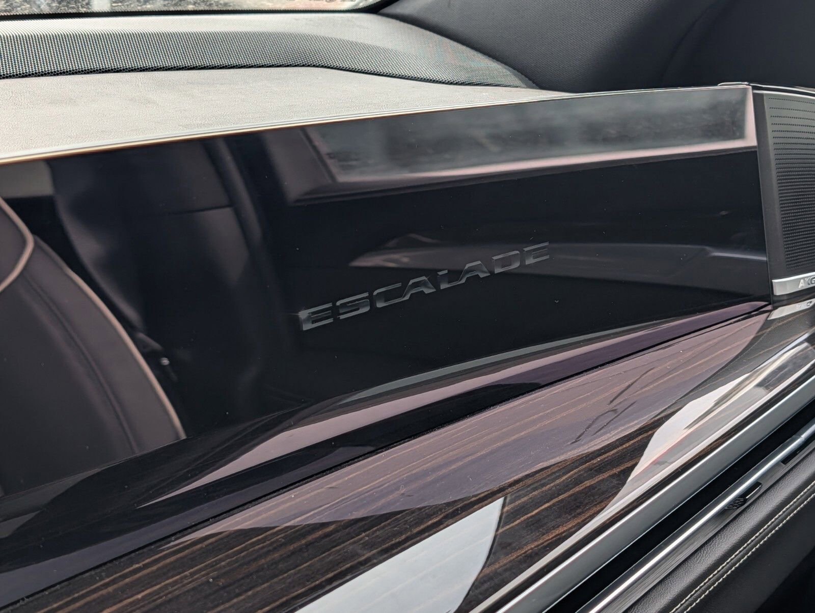 New 2026 Cadillac Escalade Luxury image 12