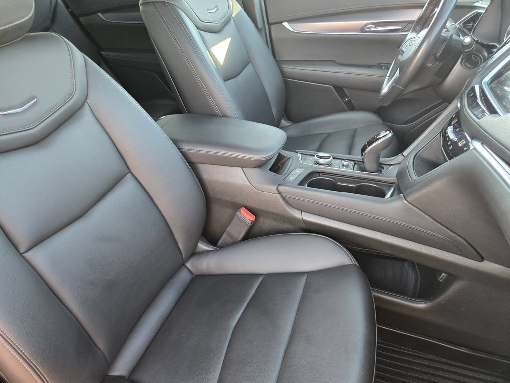 Certified 2024 Cadillac XT6 Luxury w/ LPO, Floor Liner Package AWD/4WD image 8