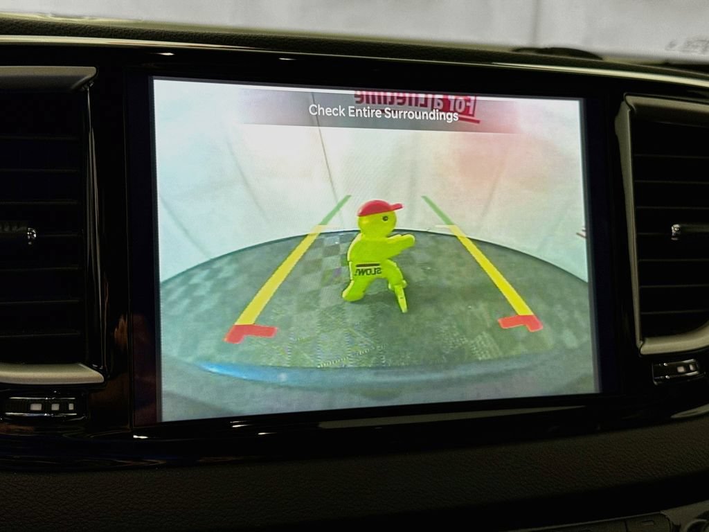 Used 2025 Chrysler Pacifica Select FWD image 6