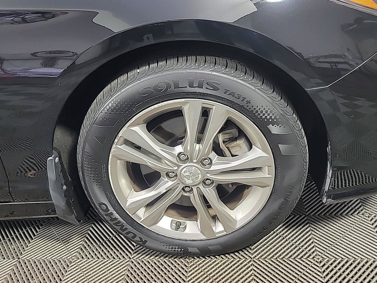 Used 2018 Hyundai Sonata Limited w/ Limited Ultimate Package 03 FWD image 3
