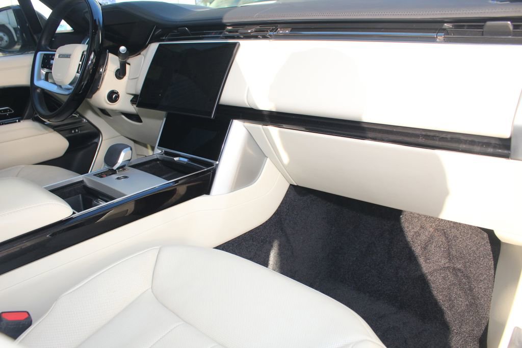 Used 2024 Land Rover Range Rover SE image 26