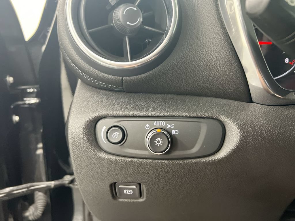 Used 2019 Chevrolet Blazer LT FWD image 17