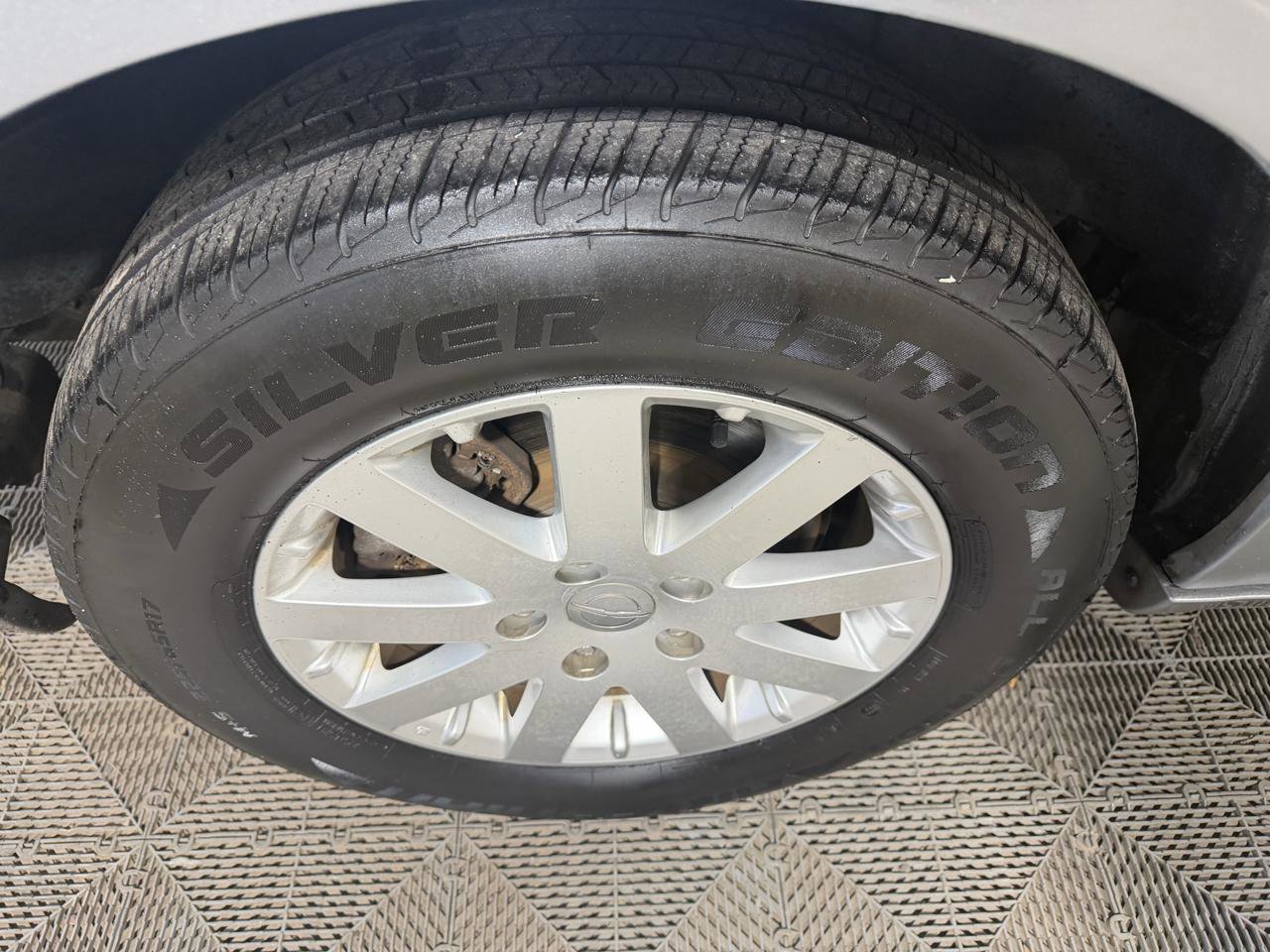 Used 2014 Chrysler Town & Country Touring FWD image 18