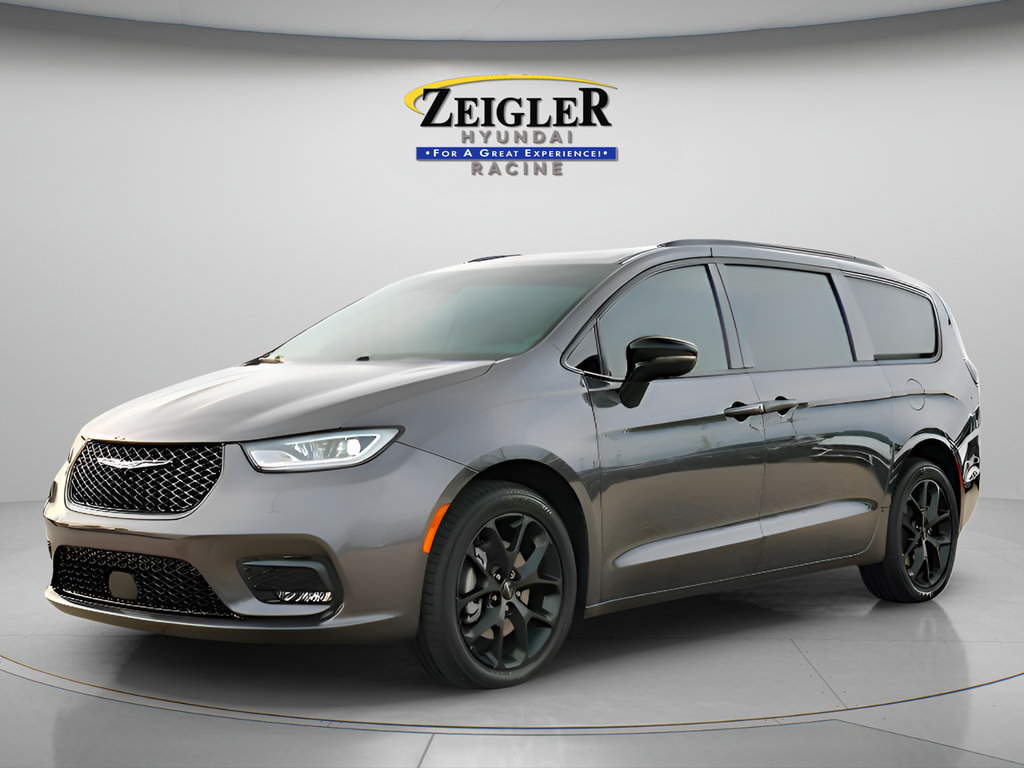 Used 2023 Chrysler Pacifica Limited w/ S Appearance Package AWD/4WD image 3