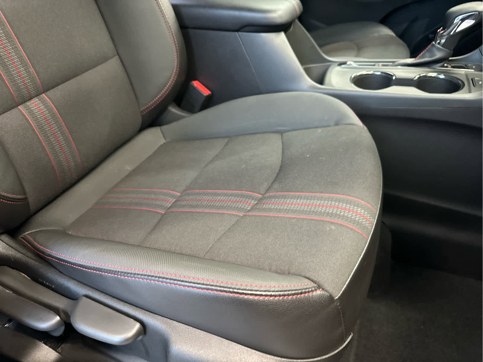 Used 2022 Chevrolet Equinox RS image 23