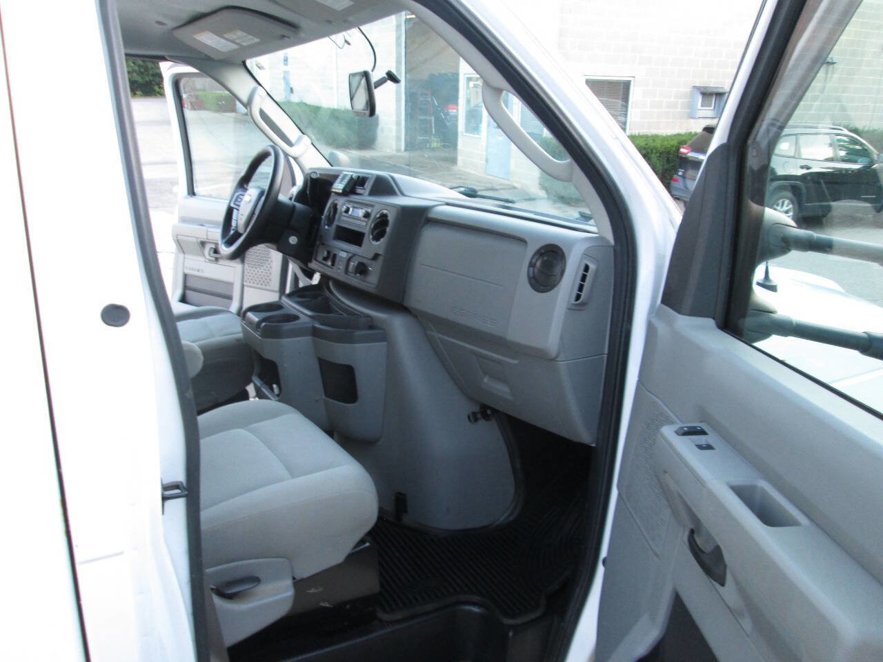 Used 2021 Ford E-350 and Econoline 350 Super Duty w/ Power Windows & Locks Group image 18