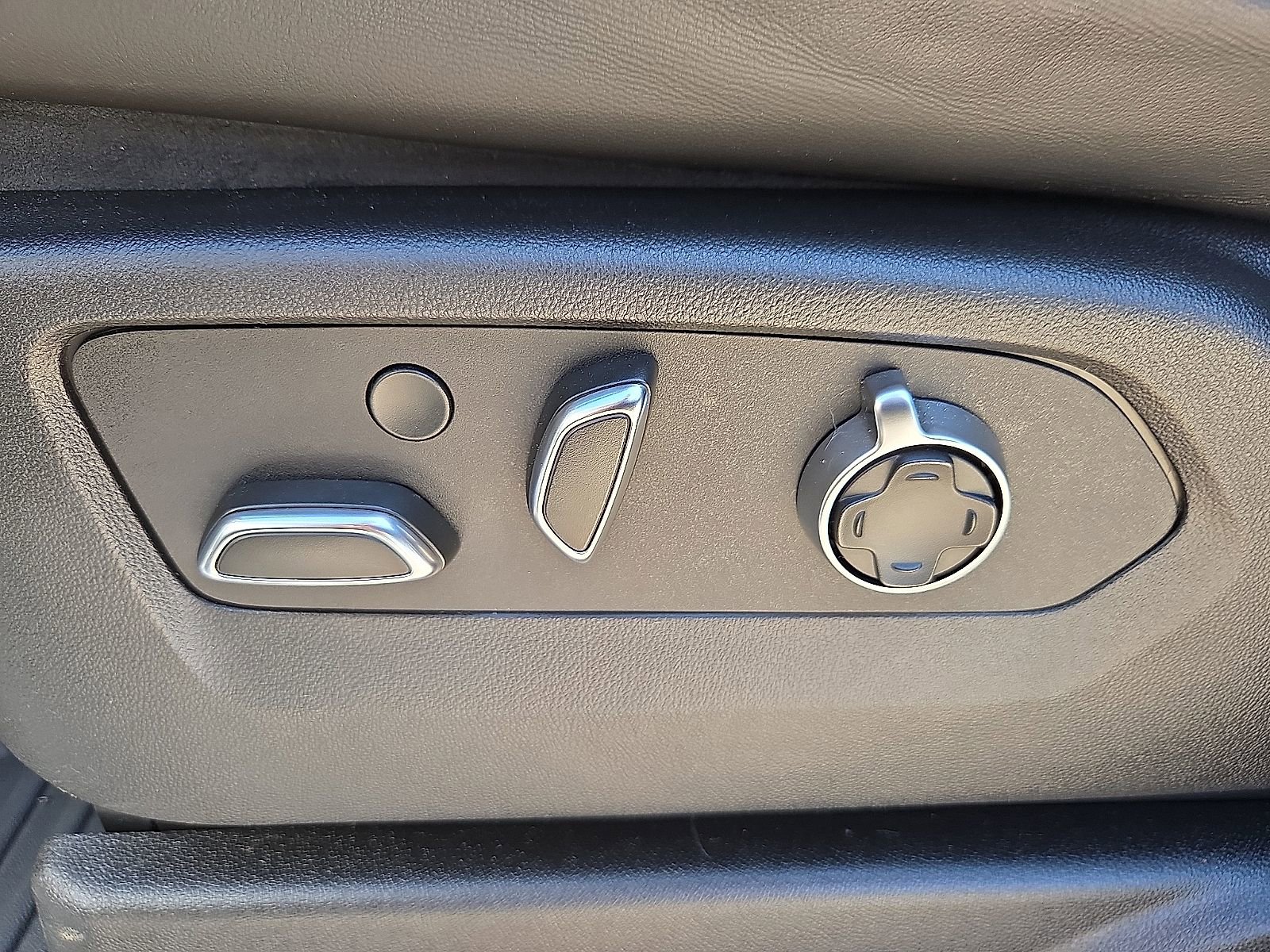 Used 2023 Cadillac Escalade ESV Sport Platinum image 16