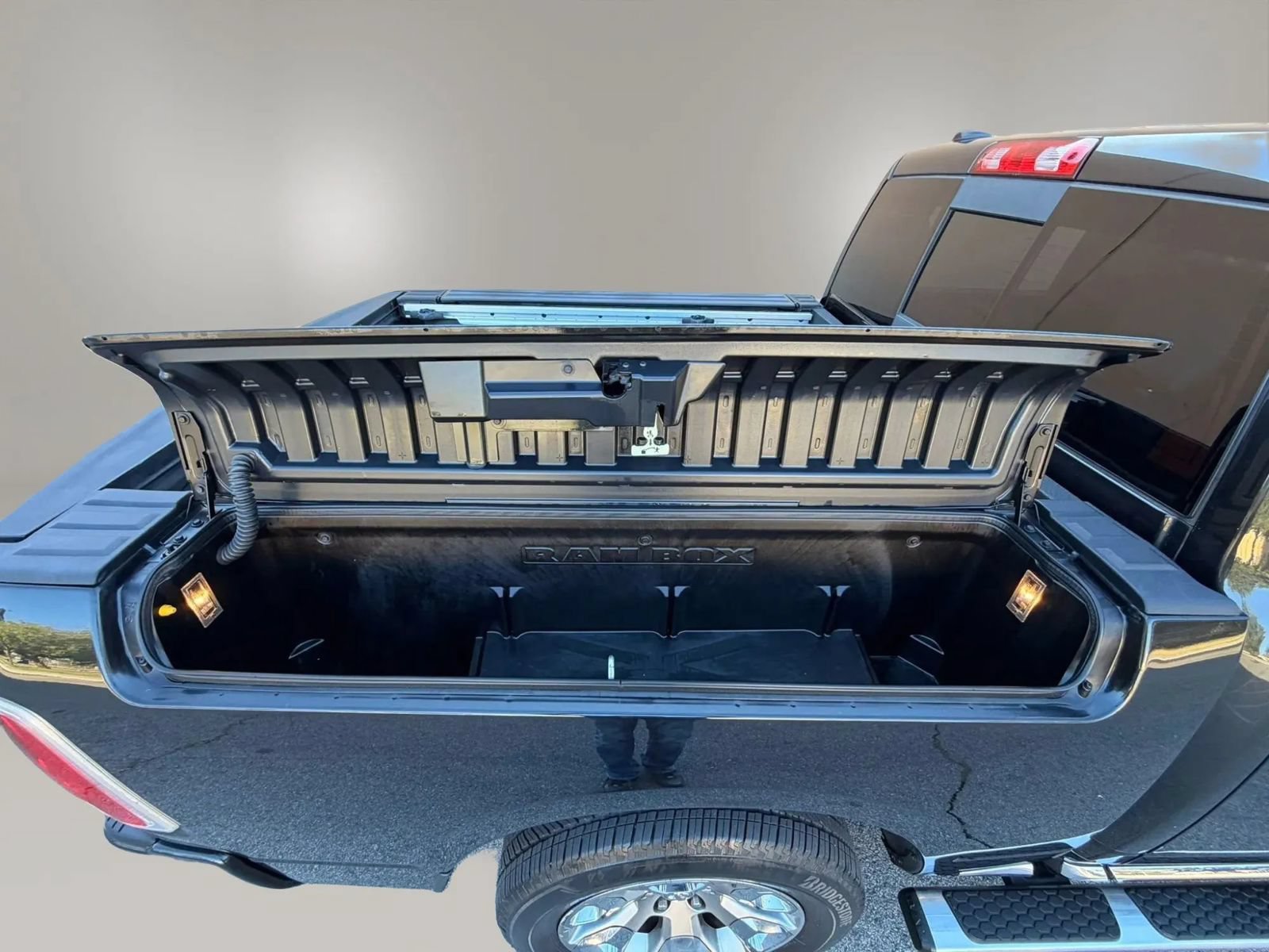 Used 2016 RAM 1500 Limited RWD image 17