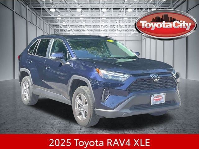 Used 2025 Toyota RAV4 XLE AWD/4WD image 1