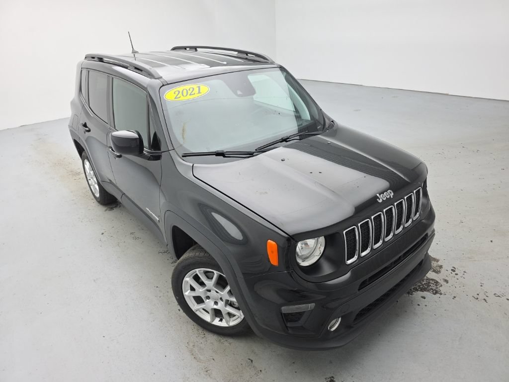 Used 2021 Jeep Renegade Latitude w/ Convenience Group AWD/4WD image 2