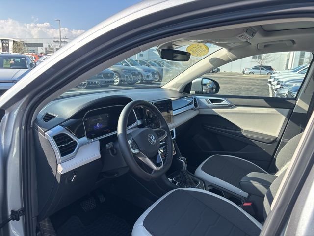 Used 2025 Volkswagen Taos SE w/ Panoramic Sunroof Package AWD/4WD image 14