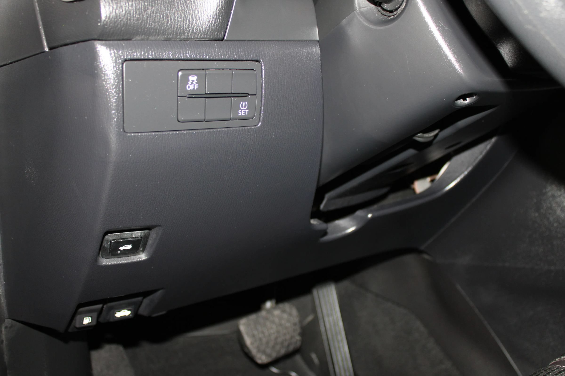 Used 2018 MAZDA MAZDA3 Sport w/ Preferred Equipment Package FWD image 23