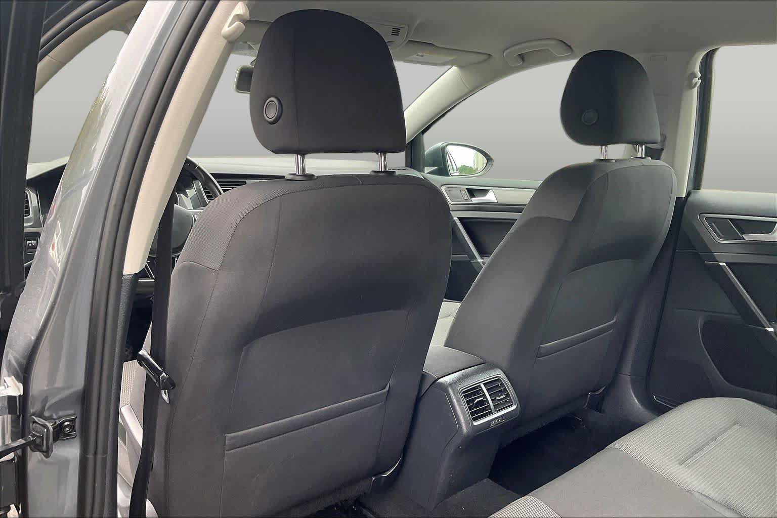 Used 2019 Volkswagen Golf S FWD image 20