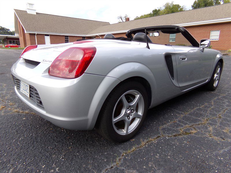 Used 2001 Toyota MR2 image 2