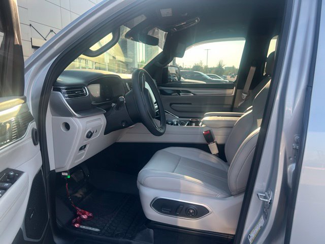 Used 2026 Jeep Grand Wagoneer 2WD w/ Premium Group I image 16