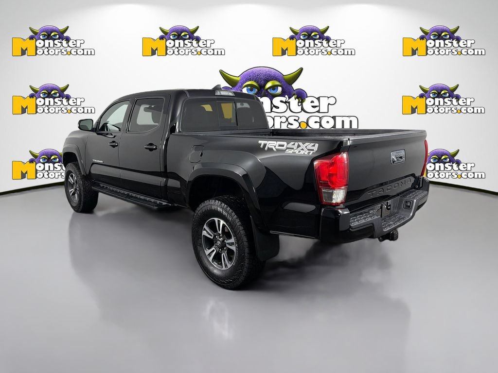 Used 2017 Toyota Tacoma TRD Sport AWD/4WD image 7