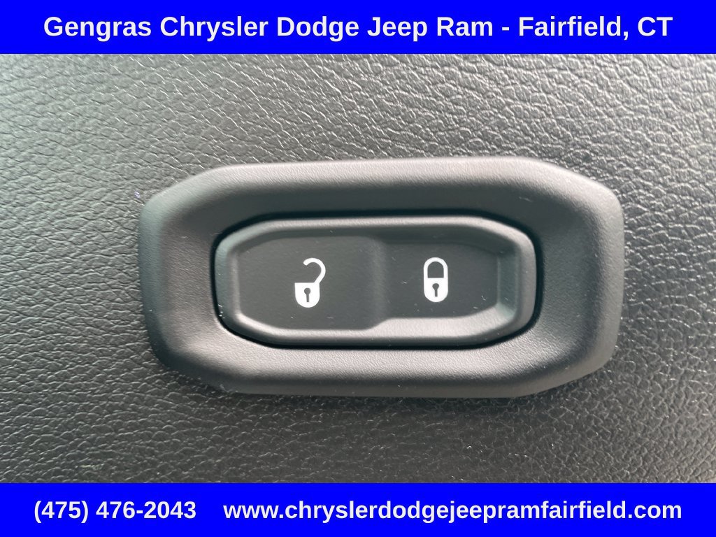 Certified 2023 Jeep Wrangler Unlimited w/ Sun & Screen Package AWD/4WD image 19