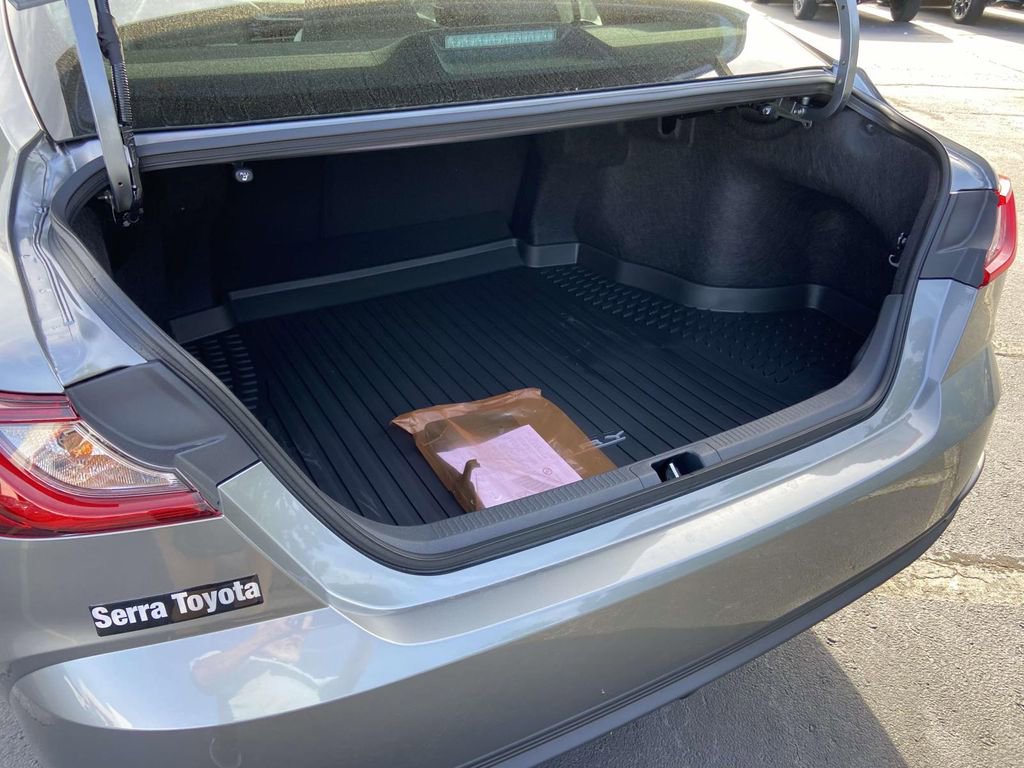 New 2026 Toyota Camry SE image 9