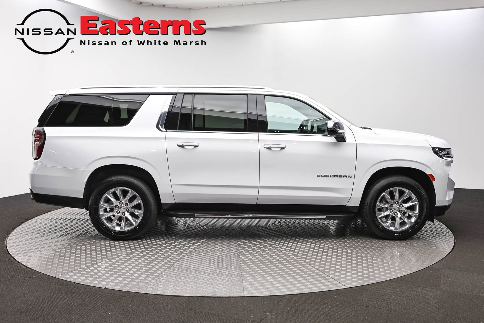 Used 2023 Chevrolet Suburban Premier RWD image 4