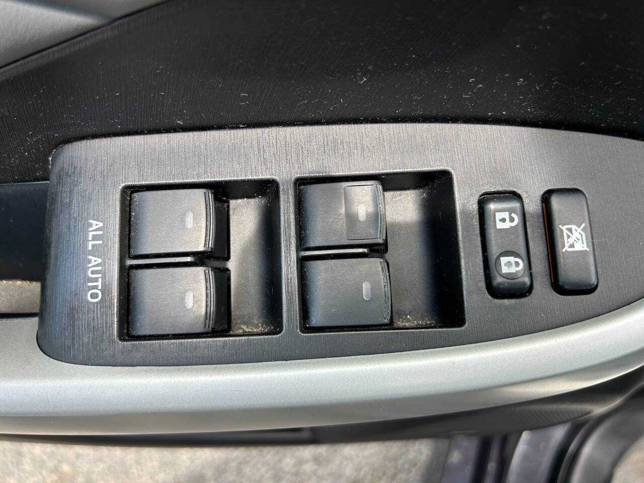 Used 2012 Toyota Prius Four w/ Deluxe Solar Roof Pkg FWD image 19