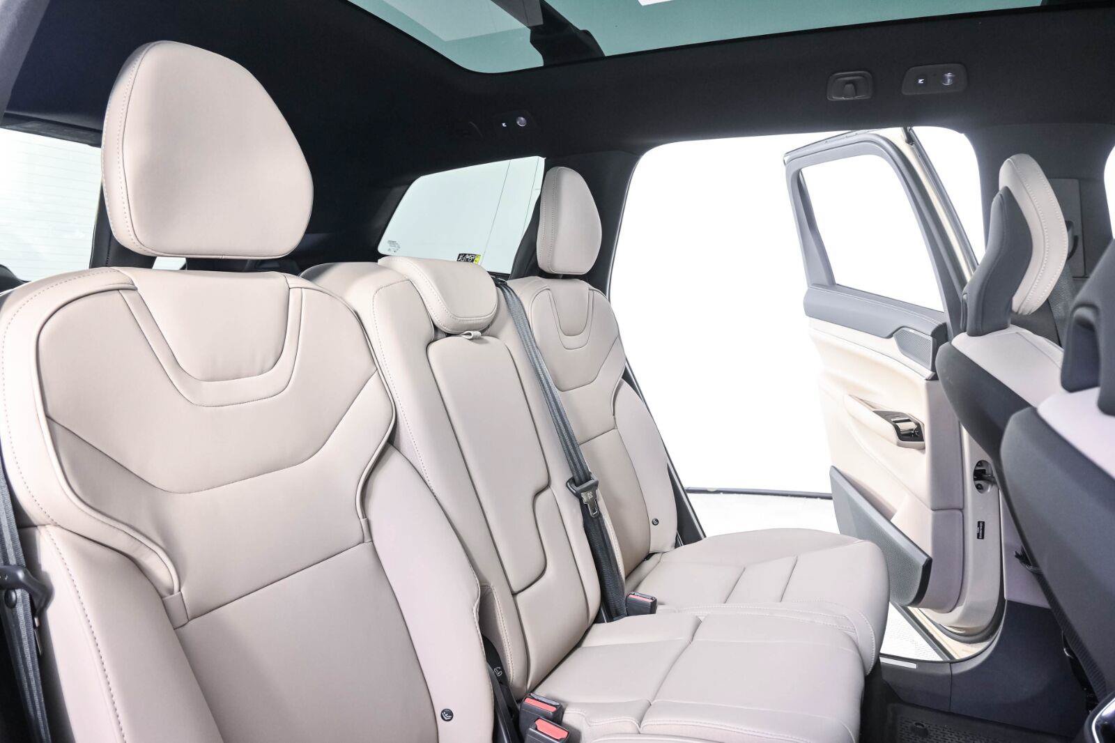 Used 2025 Volvo EX90 Ultra AWD/4WD image 22
