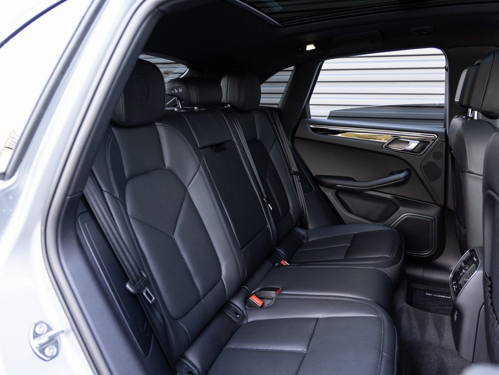 Certified 2026 Porsche Macan AWD/4WD image 30