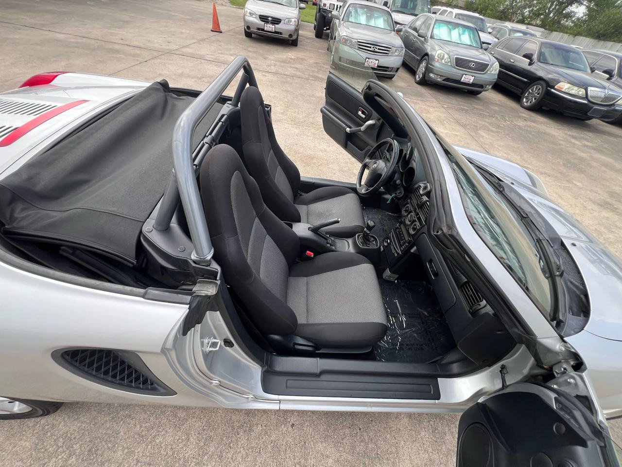 Used 2002 Toyota MR2 RWD image 71
