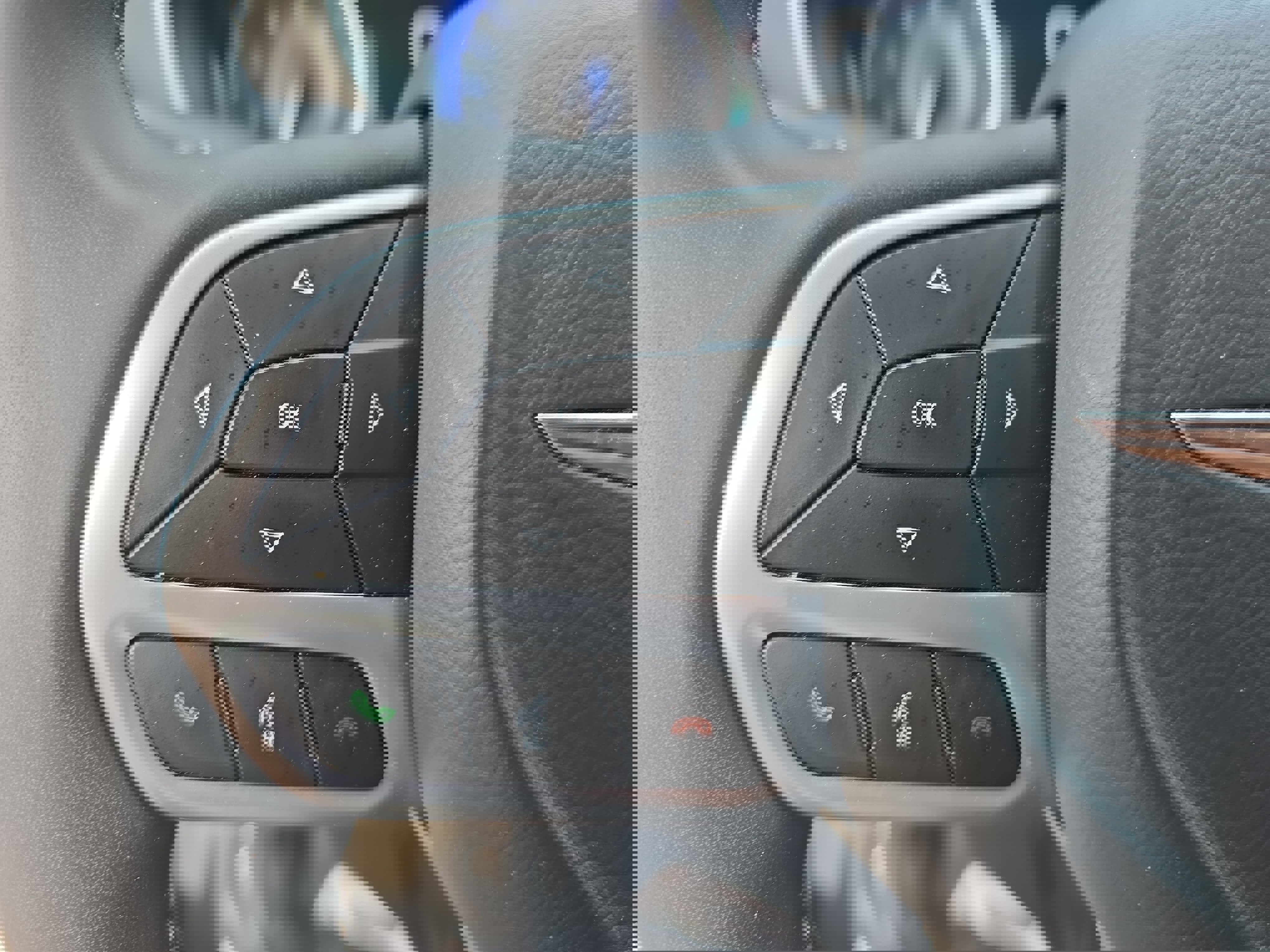 Used 2024 Chrysler Pacifica Touring-L image 16