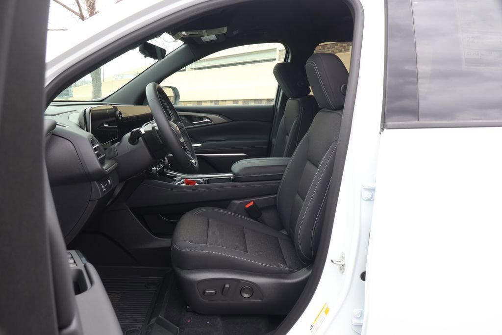 New 2026 Chevrolet Traverse LT w/ Driver Confidence Package FWD image 14